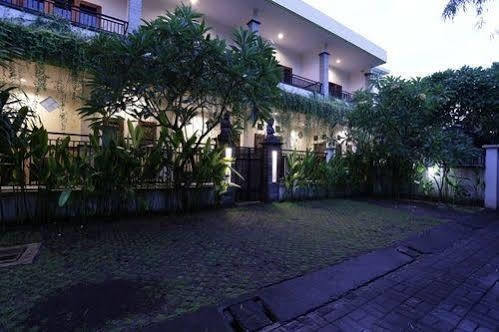 Reddoorz Plus Near Lippo Mall Kuta Hotel Kuta  Exterior photo