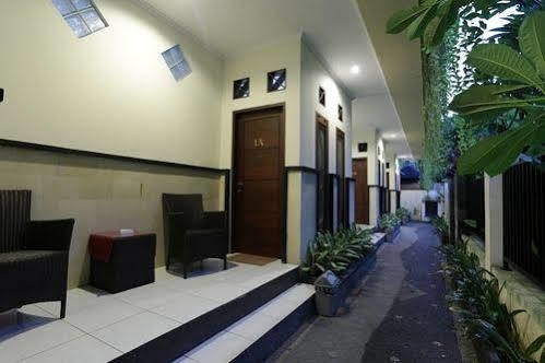 Reddoorz Plus Near Lippo Mall Kuta Hotel Kuta  Exterior photo