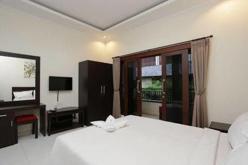 Reddoorz Plus Near Lippo Mall Kuta Hotel Kuta  Exterior photo