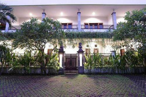 Reddoorz Plus Near Lippo Mall Kuta Hotel Kuta  Exterior photo