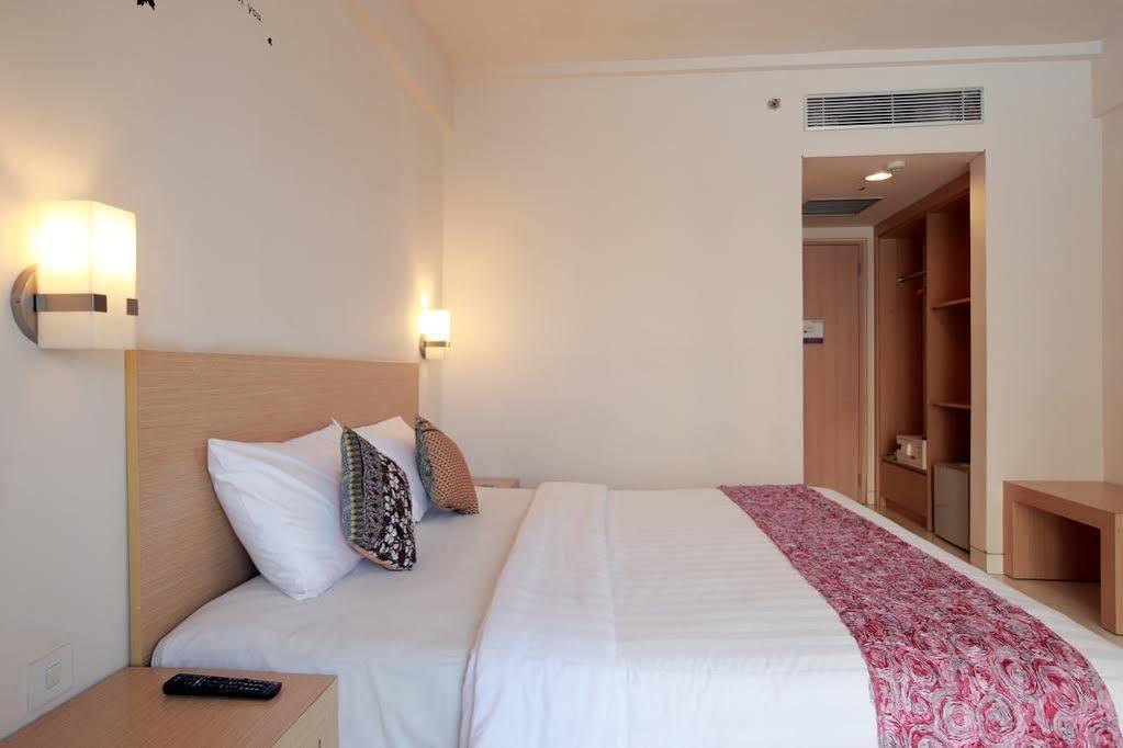 Reddoorz Plus Near Lippo Mall Kuta Hotel Kuta  Exterior photo