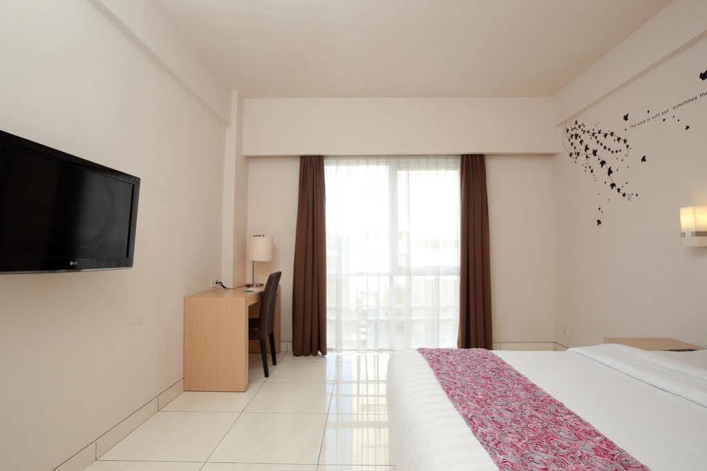 Reddoorz Plus Near Lippo Mall Kuta Hotel Kuta  Exterior photo